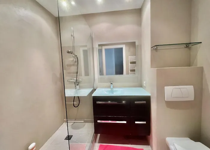 June 2 Bedrooms With Pool Apartment